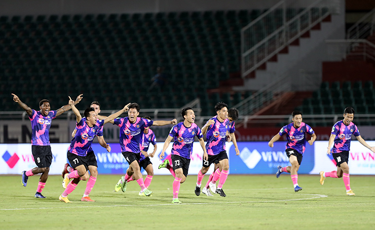 Chung cuộc, CLB Sài Gòn giành chiến thắng nghẹt thở trước đội bóng cùng thành phố ở loạt sút luân lưu với tỉ số 4-3.