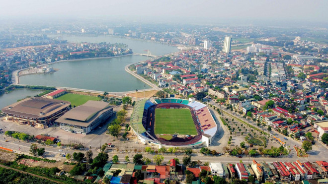 Tại SEA Games 31, sân Việt Trì ở đường Hùng Vương, P.Thọ Sơn, TP.Việt Trì, Phú Thọ sẽ là địa điểm tổ chức các trận đấu thuộc bảng A môn bóng đá nam.