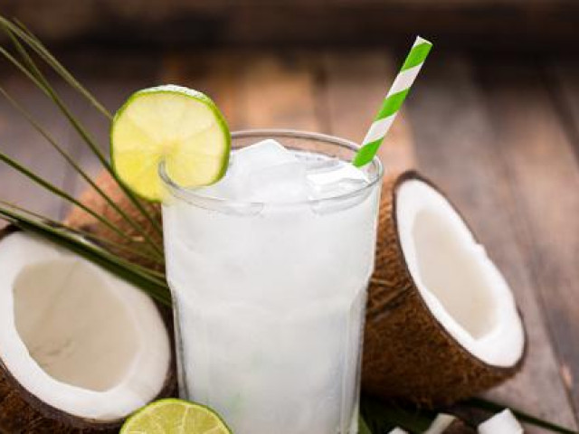 Sức khỏe đời sống - Những "đại kỵ" khi uống nước dừa, biết mà tránh kẻo rước bệnh vào thân
