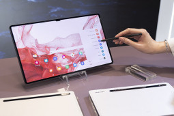 Thời trang Hi-tech - Video thử bẻ cong Galaxy Tab S8 Ultra: Quá bền!