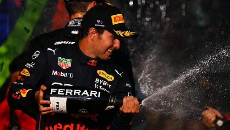 Perez có podium đầu tiên của mùa giải