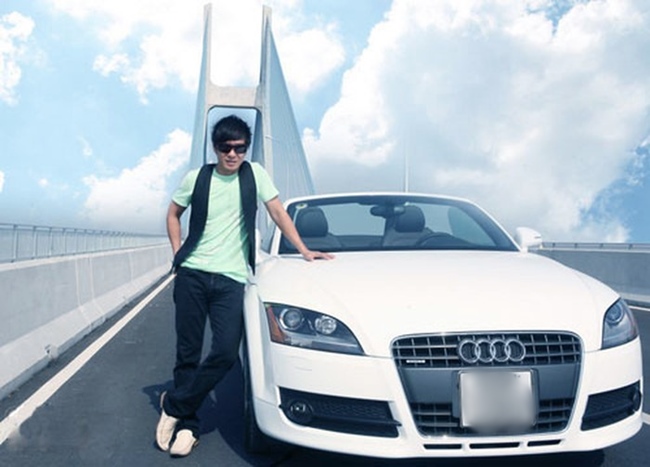 Năm 2009, Lý Hải từng bỏ ra khoảng 2,5 tỷ mua xe Audi TT mui trần 2 chỗ màu trắng.
