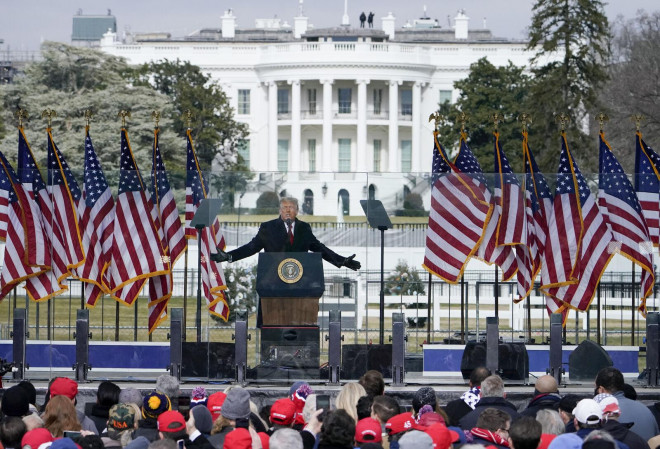 Cựu Tổng thống Donald Trump phát biểu trước những người ủng hộ ở Washington ngày 6-1-2021. Ảnh: AP