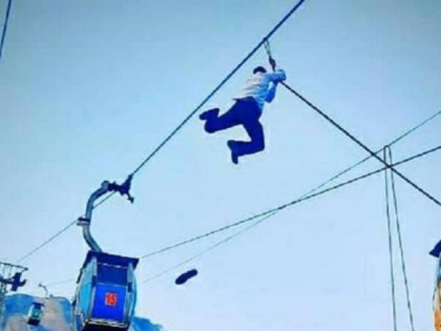 Thế giới - Cabin cáp treo kẹt giữa trời, người đàn ông tử vong khi sắp lên được trực thăng cứu hộ