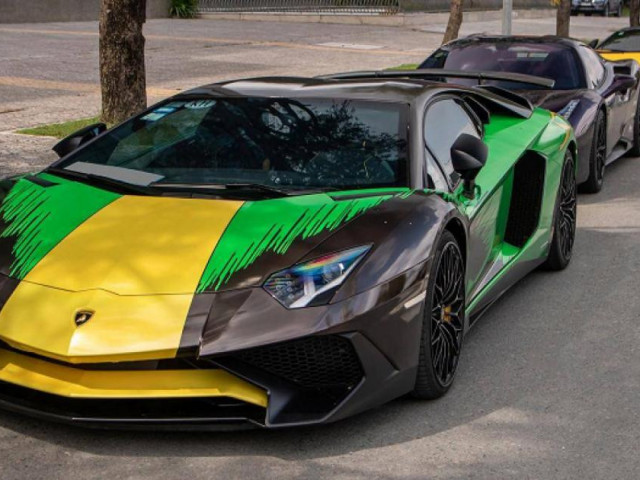 Ngắm xe - Siêu xe Lamborghini Aventador SV vừa về Việt Nam đã có "áo mới"
