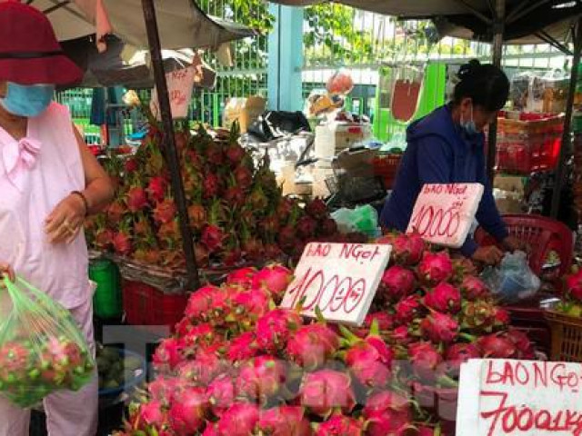 Thị trường - Tiêu dùng - Trái cây vào hè giá rẻ bèo vẫn... ế