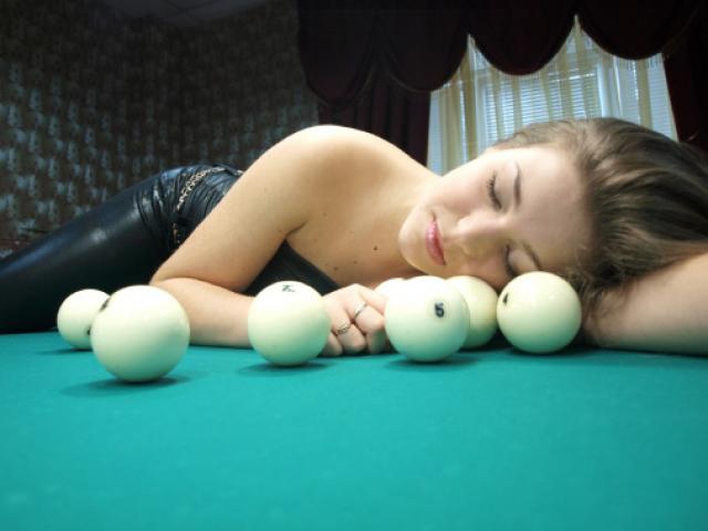 Thể thao - Mỹ nhân tuyệt sắc làng bi-a gây sốt với đường cơ "vào rồi lại ra"