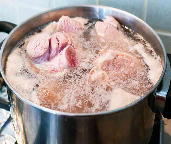Everyone eats pork but always makes the meat more dirty when washing;  put this powder in pork, pork ribs clean without blanching with water - 1