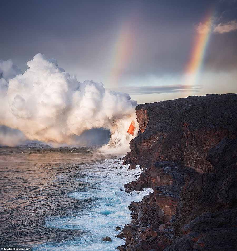 Beautiful images of a volcano that has just erupted in Hawaii - 3