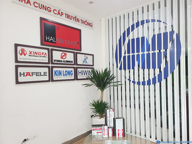 Hình ảnh showroom trưng bày sản phẩm nhôm Xingfa