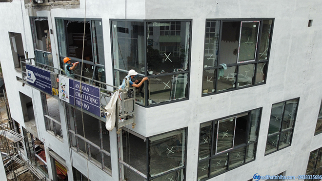 Công tác thi công lắp đặt cửa nhôm Xingfa chuyên nghiệp của nhà thầu Nhị Hà