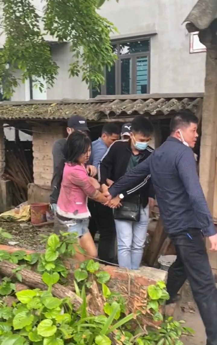 Phạm Thị Hà bị bắt khi đang lẩn trốn ở ngôi nhà hoang.