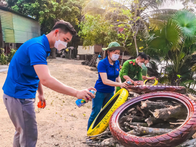 &#34;Biến&#34; lốp xe thành biển cảnh báo đuối nước - 7