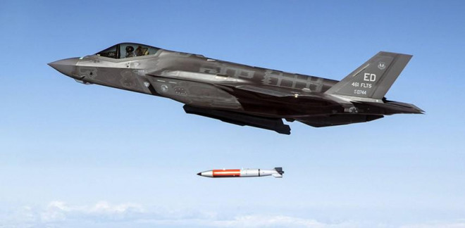 Hình ảnh mô phỏng tiêm kích F-35 thả một quả bom B61-12. Ảnh: DOD