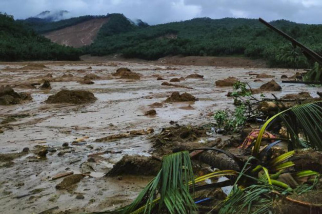 Khu vực sạt lở đất tại thành phố Baybay, tỉnh Leyte, miền trung Philippines. Ảnh: AP