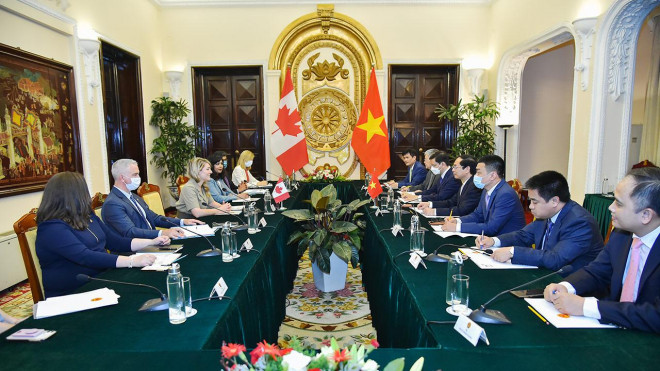 Bộ trưởng Bùi Thanh Sơn đề nghị Canada sớm công nhận hộ chiếu vắc-xin của Việt Nam - 3