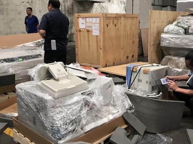 Pháp luật - Khởi tố 11 người tiếp sức cho cựu công an ở TP HCM buôn lậu