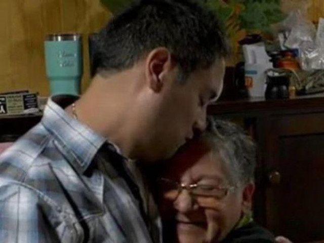 Phi thường - kỳ quặc - Con trai tưởng chết yểu bỗng xuất hiện sau 38 năm, sự thật phía sau lắt léo hơn phim