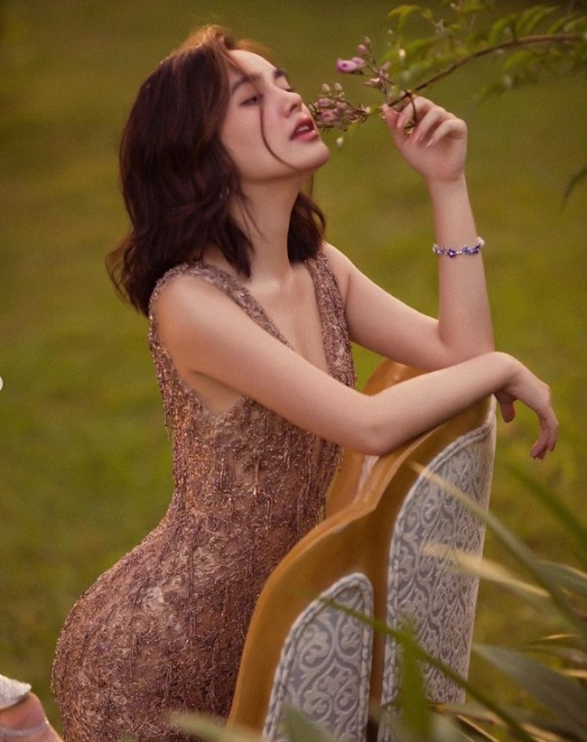 Hồ Thiên Trang là một trong những hot girl nổi tiếng trên mạng xã hội nhờ ngoại hình xinh đẹp. 
