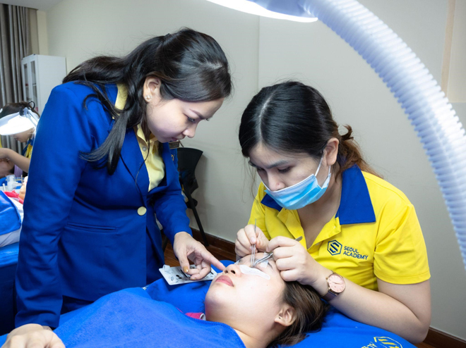 Khóa học nối mi tại Seoul Academy