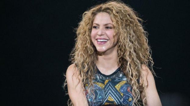 Ca sĩ Shakira sinh năm 1977.