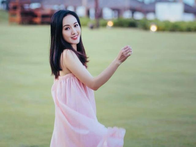 Thời trang - BTV Hoài Anh ưa mặc style tươi trẻ, "hack" dáng mỗi khi rời trường quay