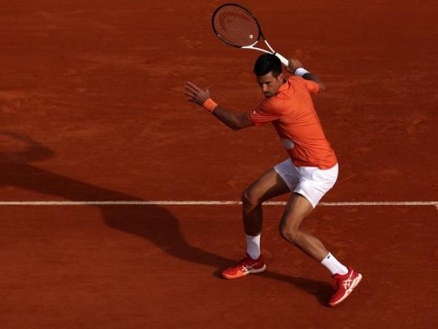 Thể thao - Djokovic lặp lại cú sốc sau 4 năm: "Kẻ kiêu ngạo" và nỗi buồn "cỗ máy hết xăng"