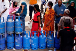 Kinh doanh - Quốc gia châu Á từng có thu nhập cao giờ chìm trong khủng hoảng, dân xếp hàng chờ phát thức ăn