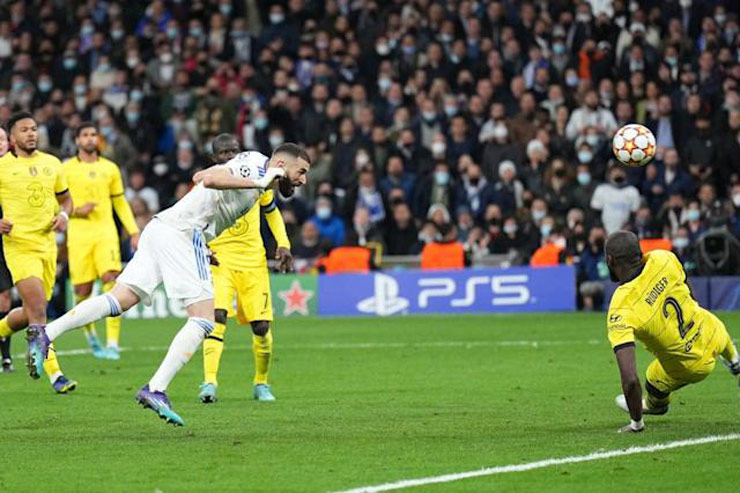 Cú đánh đầu trong hiệp phụ của Karim Benzema đã giúp Real Madrid loại Chelsea để tiến vào bán kết Champions League năm nay
