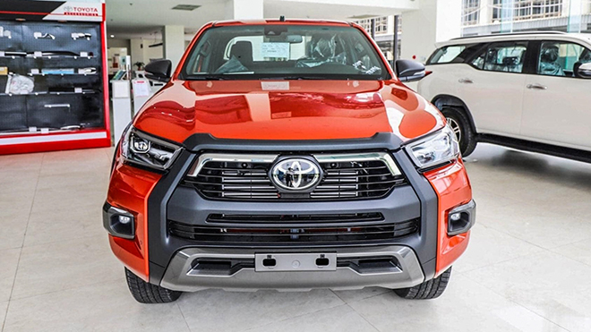 Toyota Hilux bị một số đại lý đẩy giá vì khan hàng - 6
