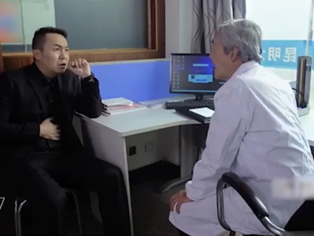 Clip hài hước - Người đàn ông giật mình với bác sĩ chữa được "bách bệnh"