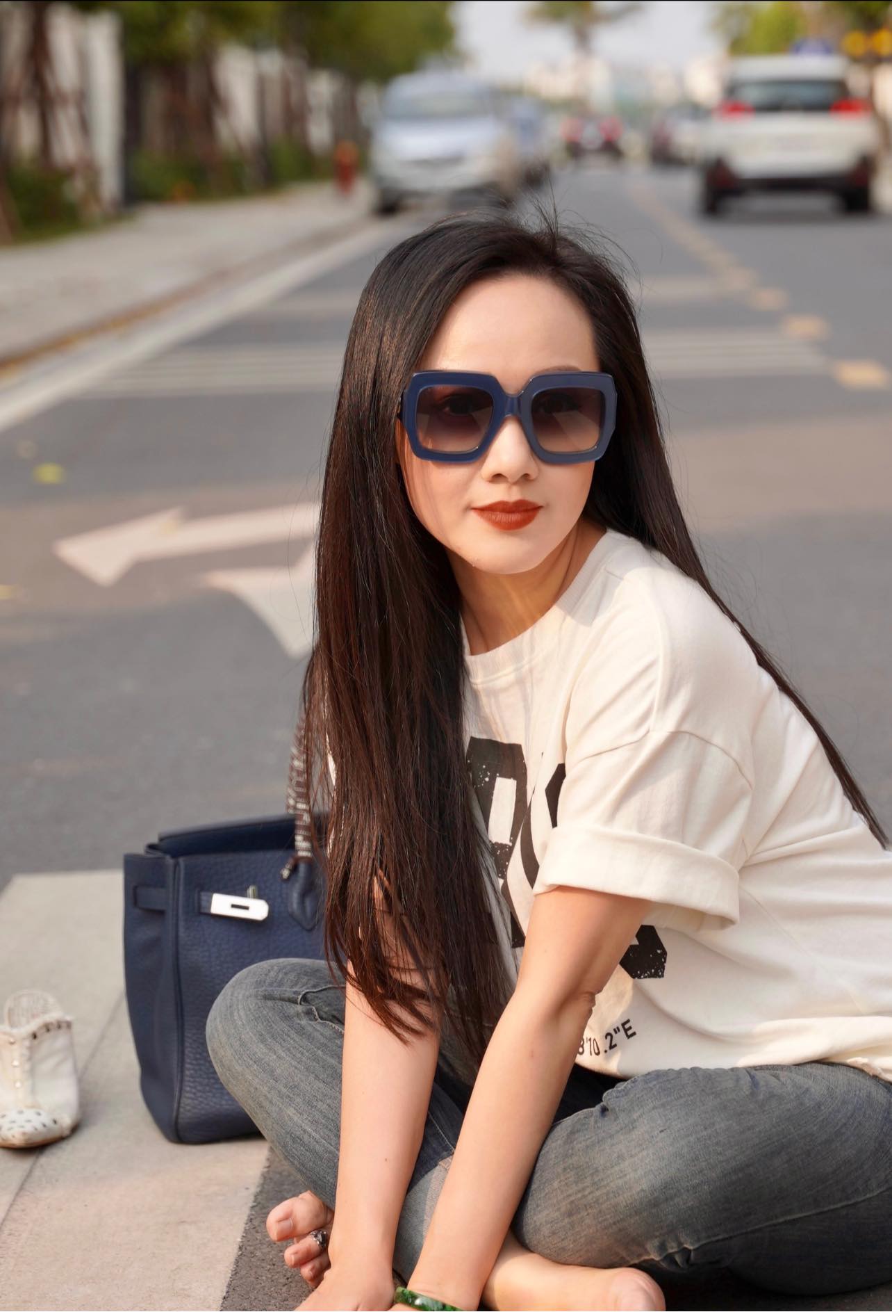 BTV Hoai Anh likes to wear a fresh style, "hack"  pose when leaving the studio - 4