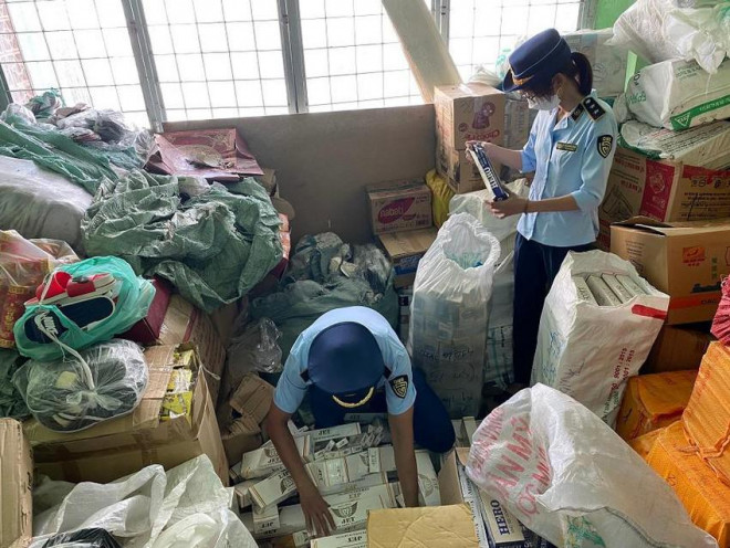 Kho chứa thuốc lá lậu do Cục Quản lý thị trường tỉnh An Giang bắt được. ẢNH: TÚ UYÊN