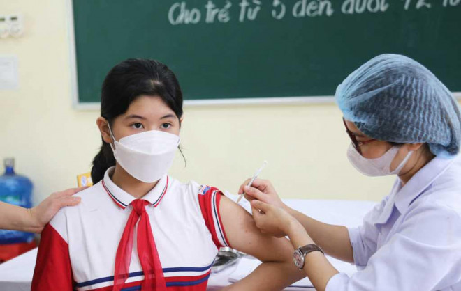 Tiêm vắc-xin cho trẻ dưới 12 tuổi ở Quảng Ninh - Ảnh: Đ.Anh