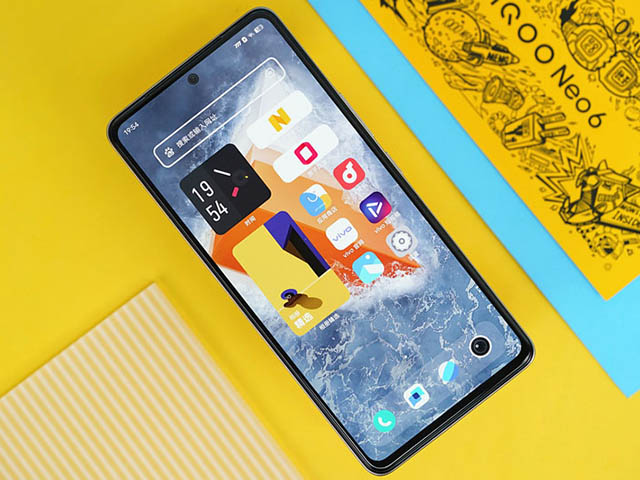 Thời trang Hi-tech - Ra mắt điện thoại cấu hình khủng, chơi game cực mượt với giá từ 10 triệu đồng