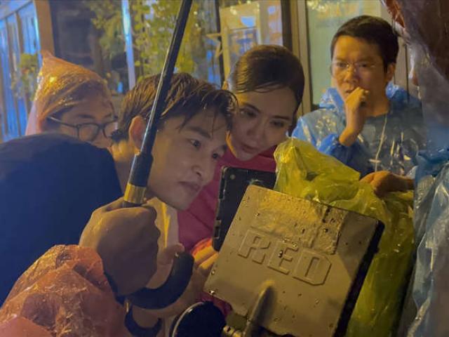 Media - Clip hậu trường cảnh quay lấy nước mắt khán giả "Thương ngày nắng về"