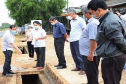 Tin tức trong ngày - Gia Lai: Bảo trì đường bộ gặp khó vì kinh phí chỉ đủ... cắt cỏ lề đường