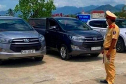 Tin tức trong ngày - Tạm giữ 1 trong 2 xe Innova có cùng biển số 51G-319.87 đậu cạnh nhau
