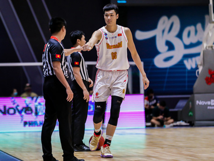 "Giant"  2m03 with the Vietnamese basketball team set historic goals at the SEA Games 31 - 1