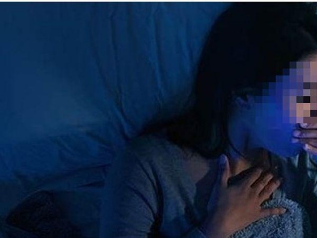 Phi thường - kỳ quặc - Bỗng bị kéo chăn lúc nửa đêm, cô gái giật mình phát hiện cảnh kinh hãi bên cạnh