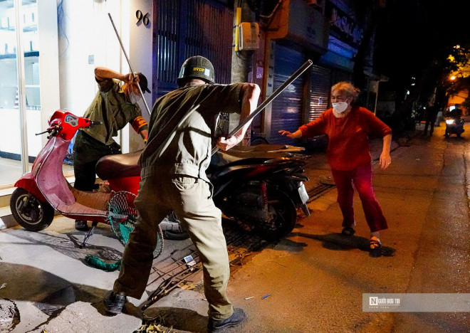 Tuy nhiên, cũng có nhiều người thấy chó nhà mình bị bắt đã chống đối lại tổ công tác.