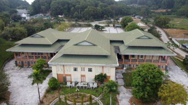 Trung tâm hội nghị Hàm Rồng được đầu tư hơn 110 tỷ đồng bây giờ bỏ hoang, nhiều hạng mục xuống cấp