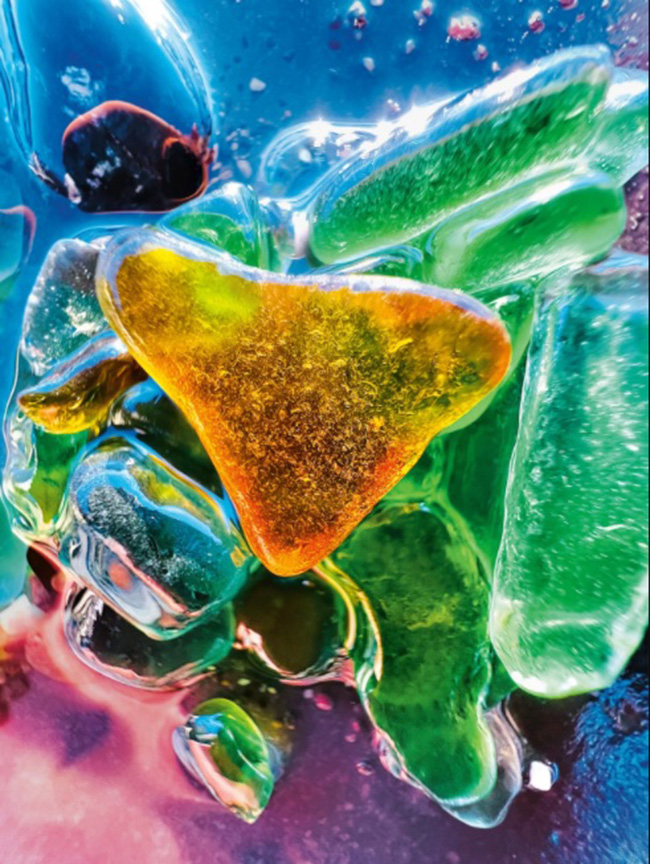 1. “Sea Glass” – Sỏi biển của Guido Cassanelli

Buenos Aires, Argentina

Bức ảnh này chụp lại những viên sỏi biển nhỏ trong một chiều hoàng hôn tuyệt đẹp. Tác giả đã chụp hình ảnh macro này bằng chiếc iPhone 13 Pro Max của mình.
