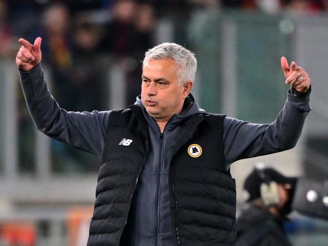 Bóng đá - Roma phục thù "ngựa ô", vào bán kết cúp châu Âu: Mourinho đáp trả antifan