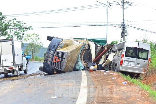 Tai nạn nghiêm trọng trên đèo Mimosa Đà Lạt, 7 người bị thương - 1