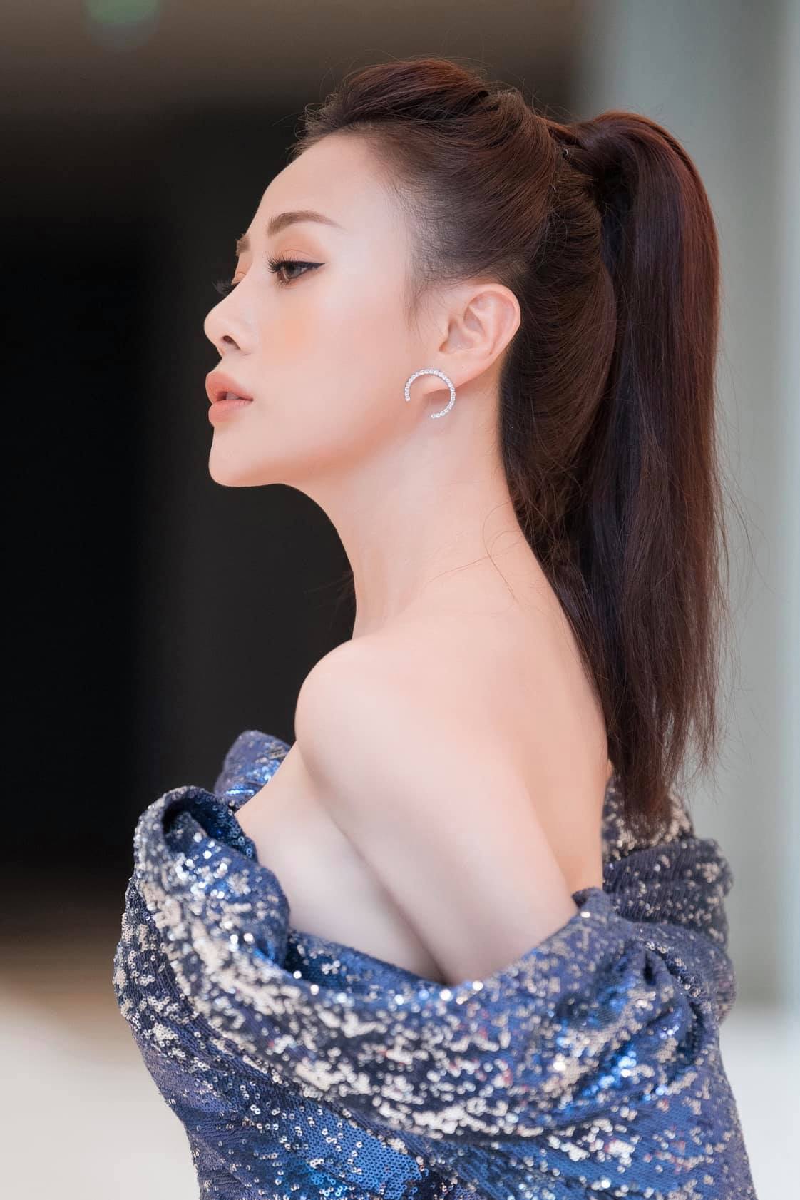 Phương Oanh chú ý chăm sóc bản thân toàn diện để trẻ đẹp.
