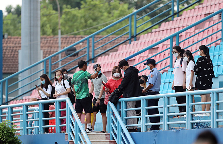 Chiều ngày 15/4, CLB HAGL tiếp tục có buổi tập trên sân vận động quân khu 7 để chuẩn bị cho cuộc so tài với Yokohama F.Marinos vào 18h ngày 16/4. Do đây là buổi tập chính thức dưới sự giám sát của AFC nên người hâm mộ không được phép theo dõi Công Phượng và đồng đội tập luyện.