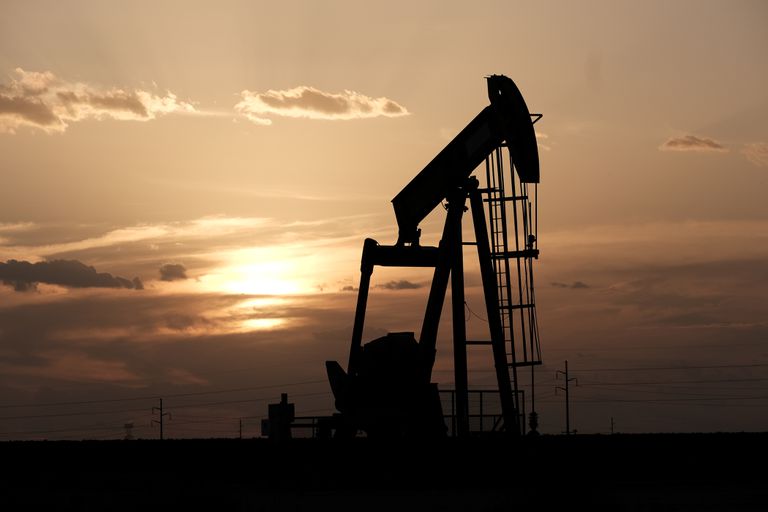 Giá dầu thô ổn định phiên cuối tuần