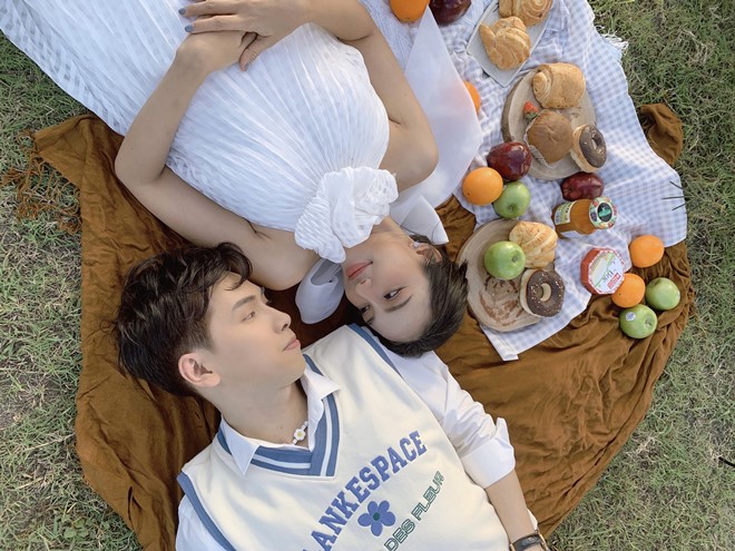 MV mang màu sắc tươi sáng, nhẹ nhàng.