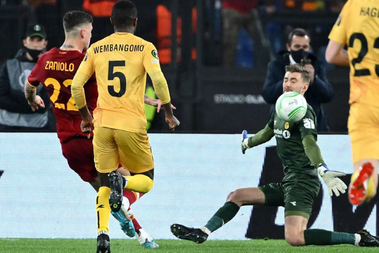 Tiền vệ Nicolo Zaniolo lập hat-trick giúp AS Roma đại thắng Bodo/Glimt 4-0 để ngược dòng 5-2 sau hai lượt trận và có vé vào bán kết Europa Conference League năm nay